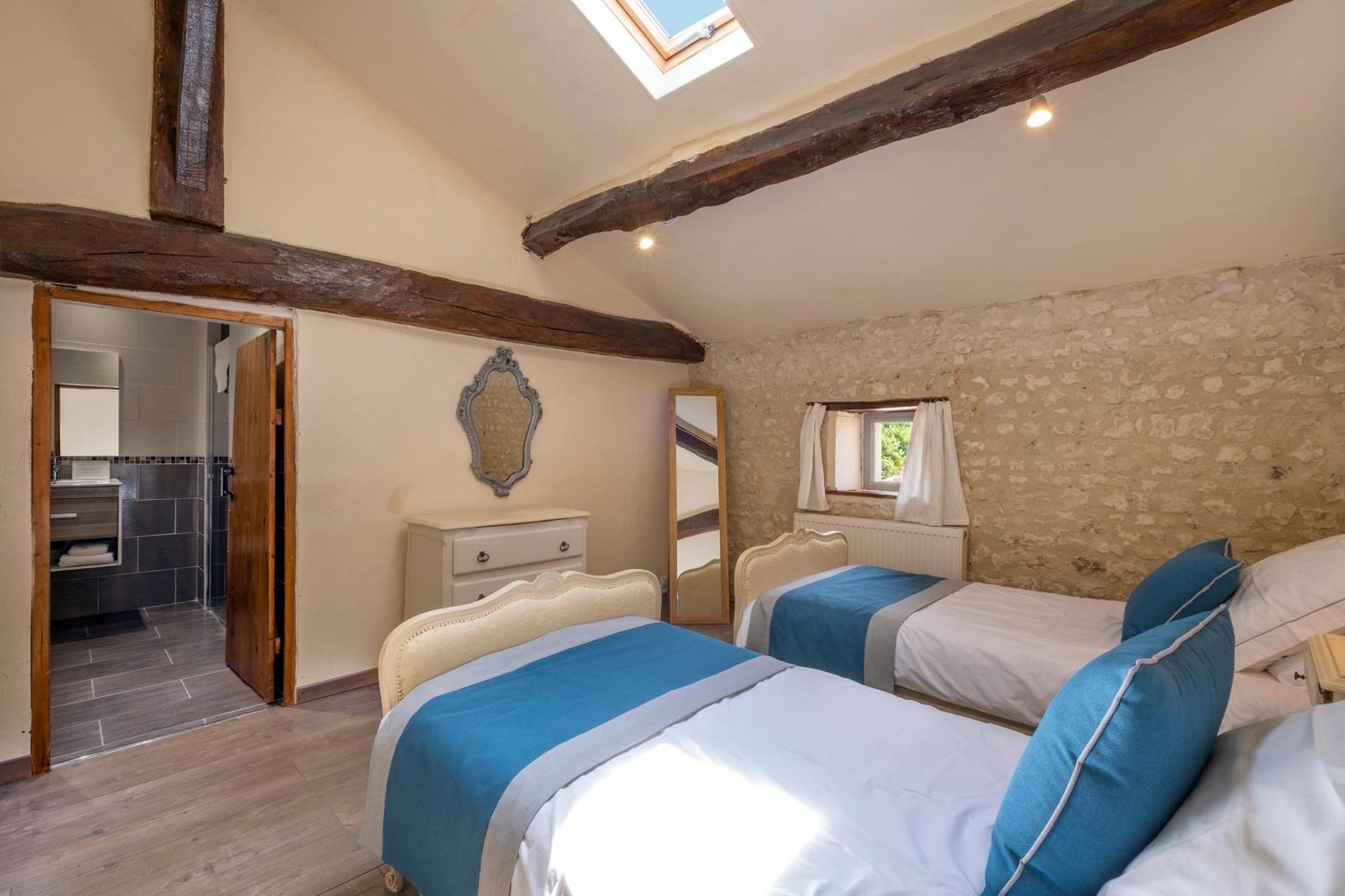 Domaine Chez Les Rois Bed and Breakfast Berneuil  Eksteriør billede
