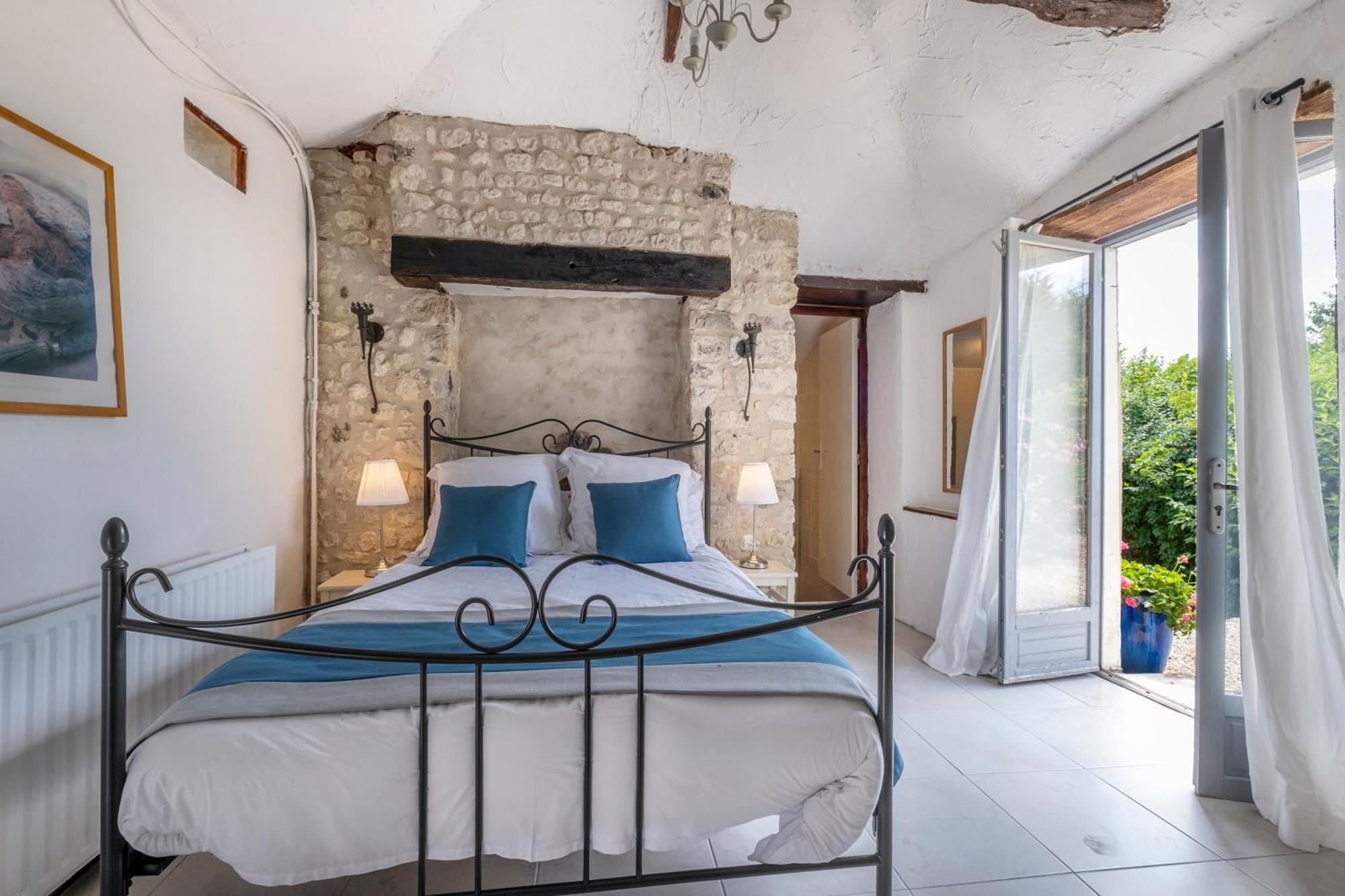 Domaine Chez Les Rois Bed and Breakfast Berneuil  Eksteriør billede