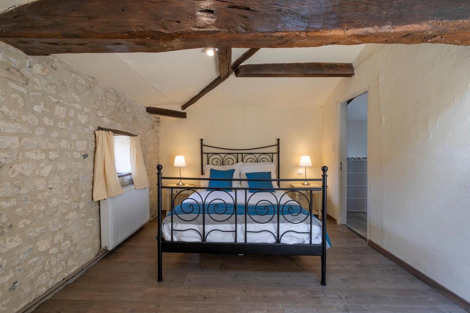 Domaine Chez Les Rois Bed and Breakfast Berneuil  Eksteriør billede