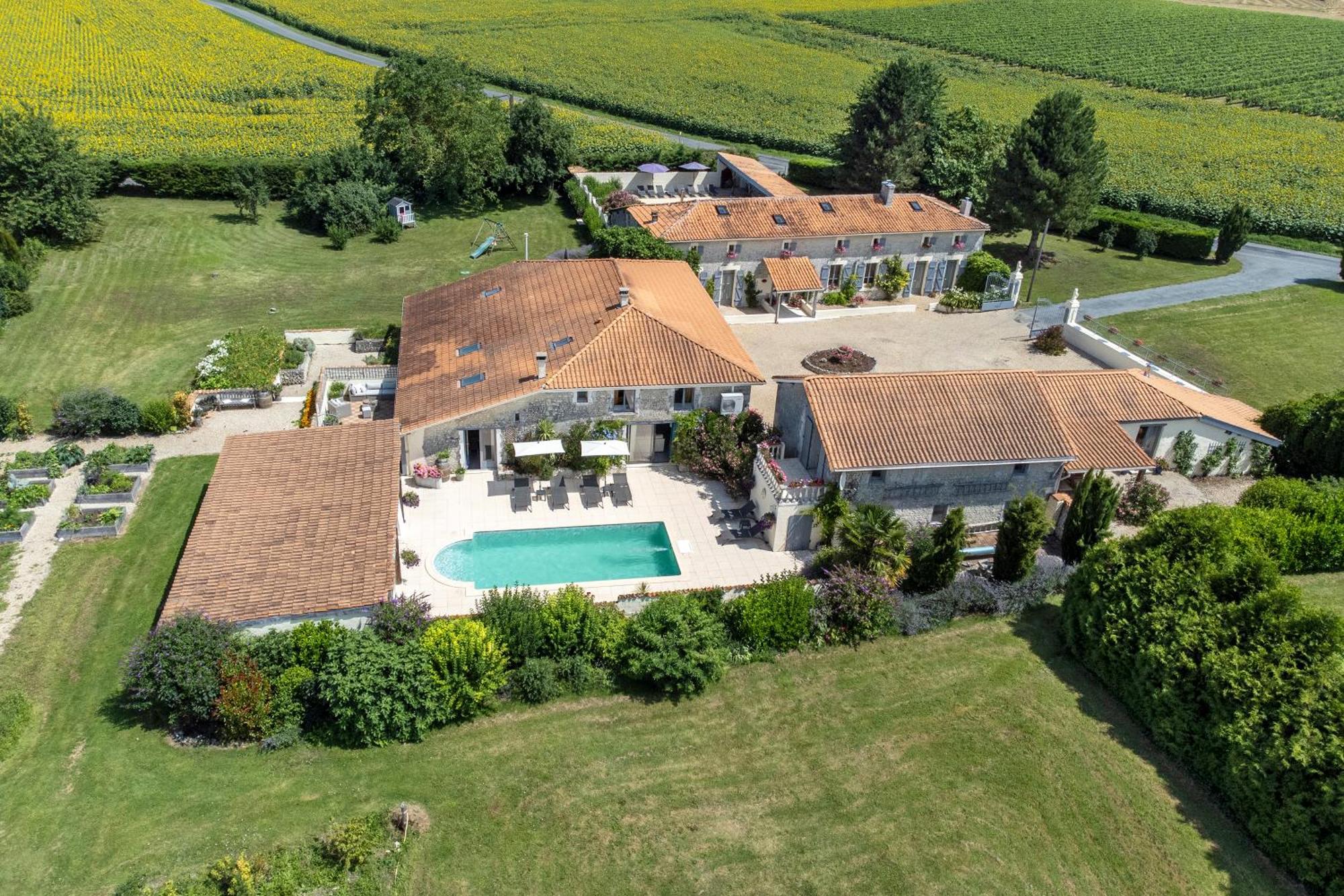 Domaine Chez Les Rois Bed and Breakfast Berneuil  Eksteriør billede